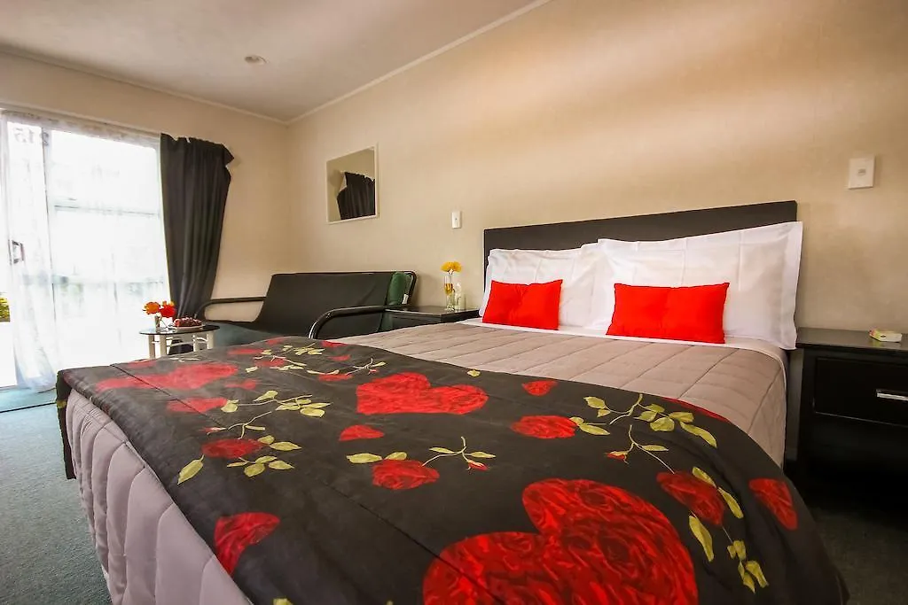 ****  Malones Spa Motel Rotorua New Zealand